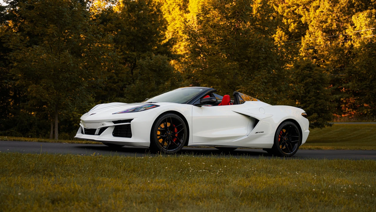 2025 Chevrolet Corvette C8 Z06 - Image 7 of 31