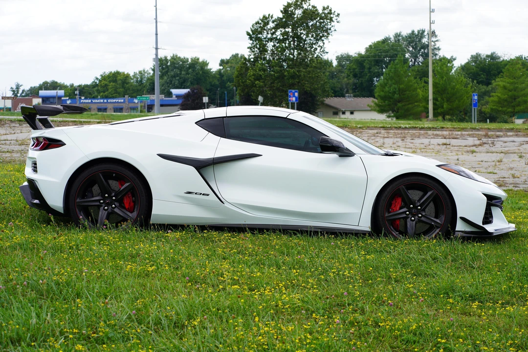 2025 Chevrolet Corvette C8 Z06 - Image 9 of 31