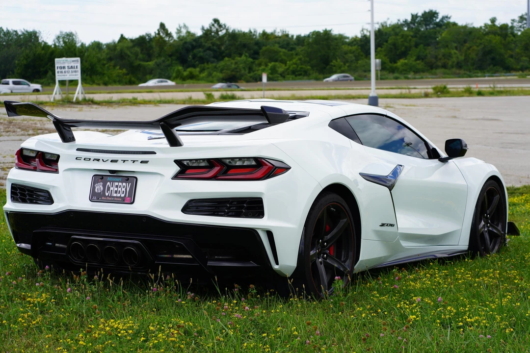 2025 Chevrolet Corvette C8 Z06 - Image 8 of 31