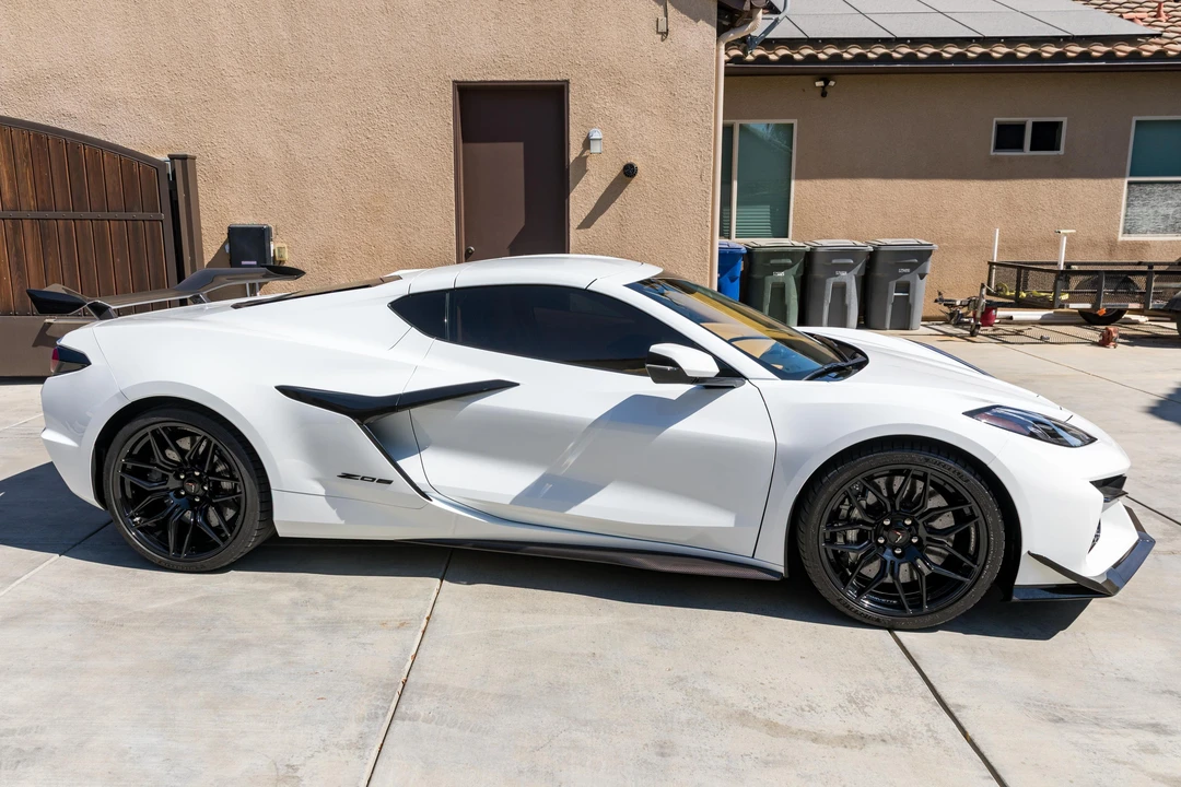 2025 Chevrolet Corvette C8 Z06 - Image 3 of 31