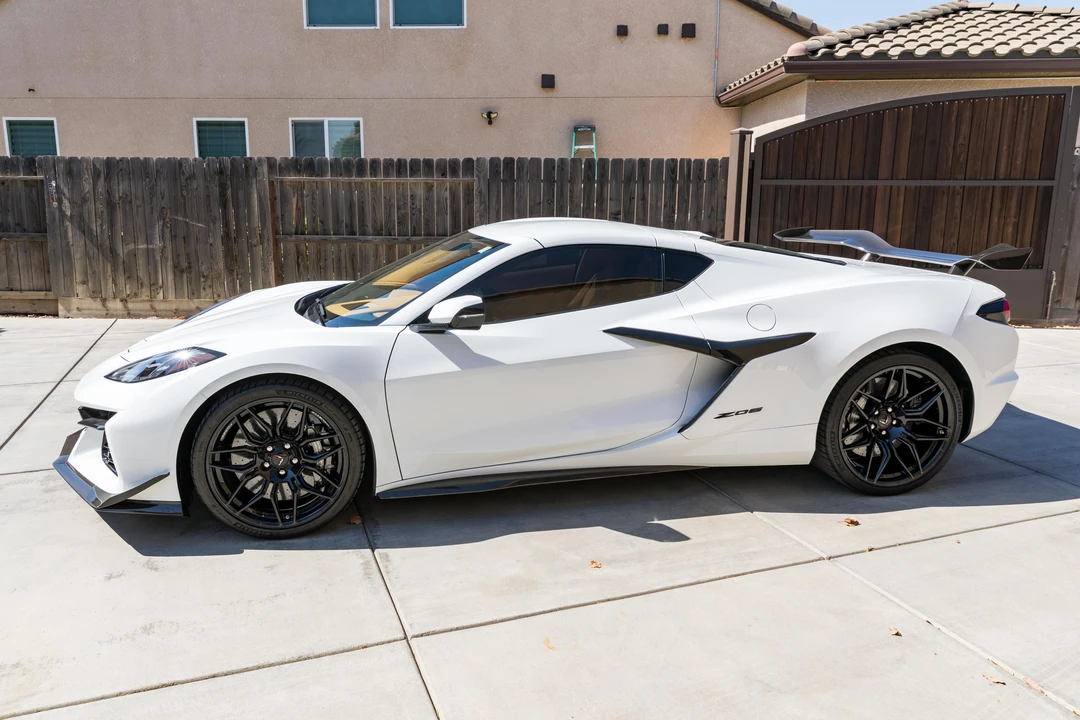 2025 Chevrolet Corvette C8 Z06 - Image 8 of 31