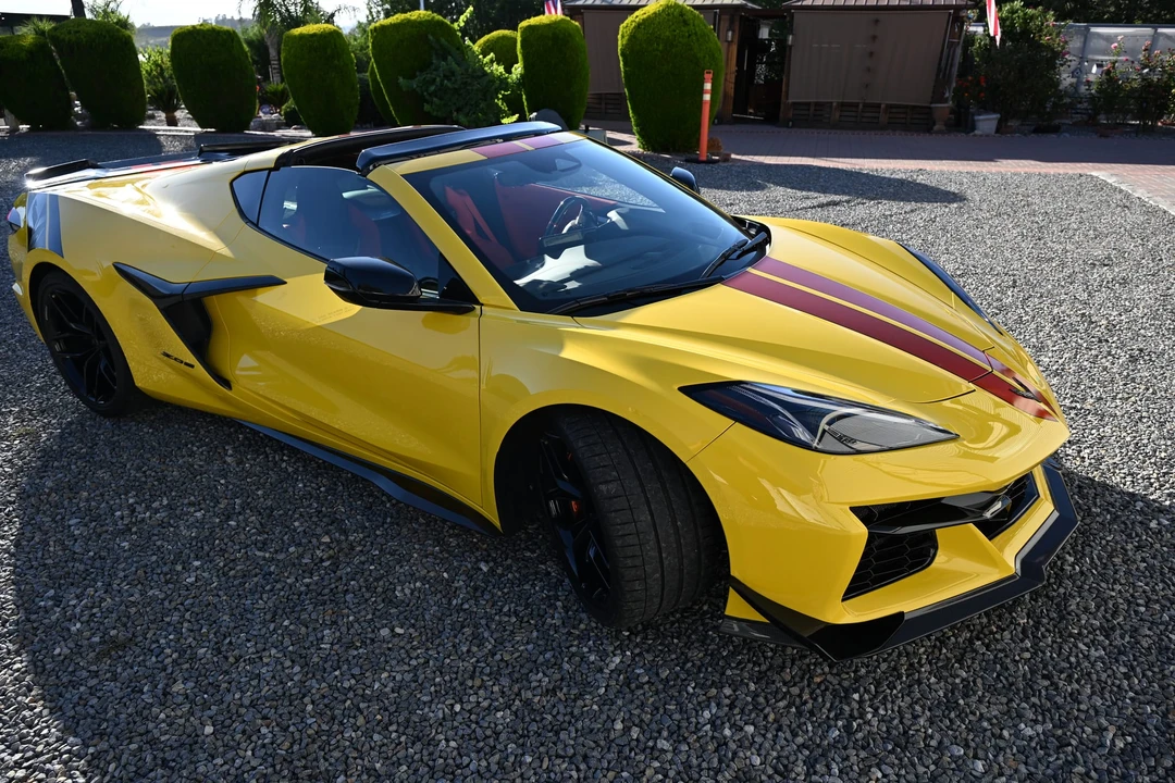 2025 Chevrolet Corvette C8 Z06 - Image 20 of 31