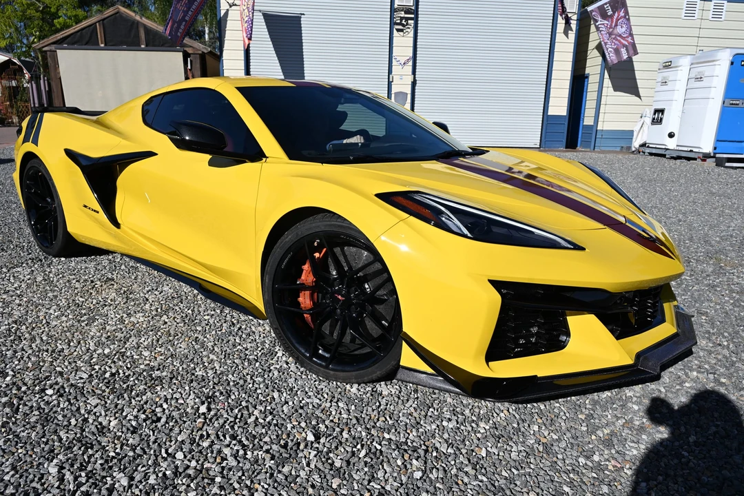 2025 Chevrolet Corvette C8 Z06 - Image 19 of 31