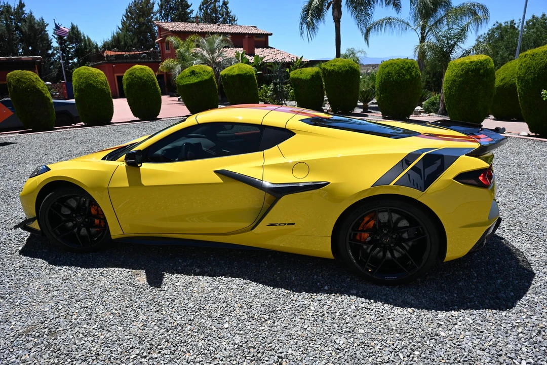 2025 Chevrolet Corvette C8 Z06 - Image 9 of 31