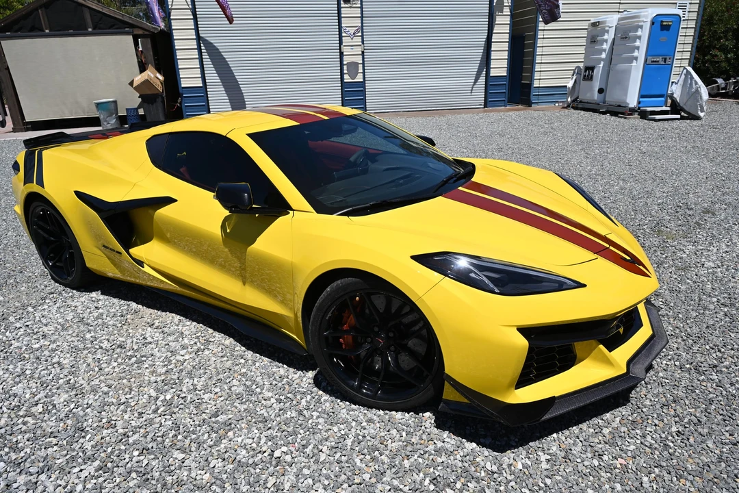 2025 Chevrolet Corvette C8 Z06 - Image 18 of 31