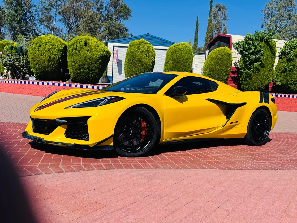 2025 Chevrolet Corvette C8 Z06 - Image 8 of 31