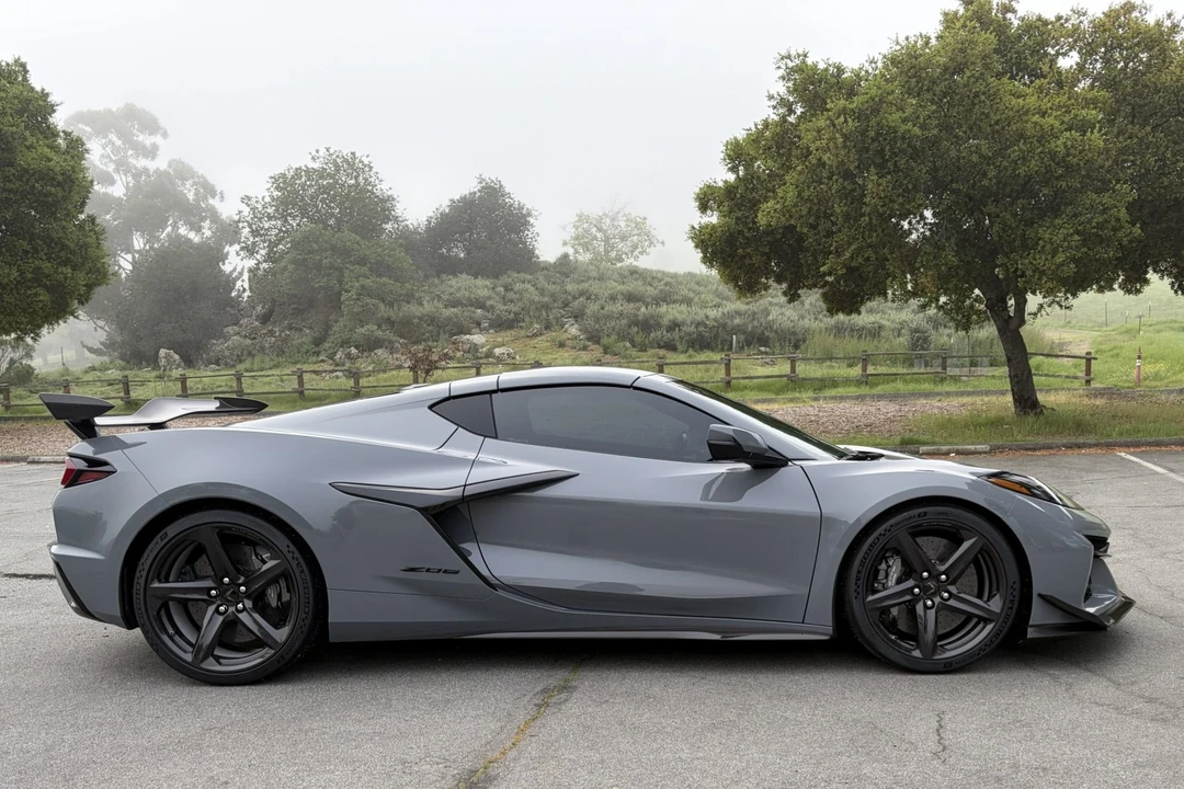 2025 Chevrolet Corvette C8 Z06 - Image 3 of 9