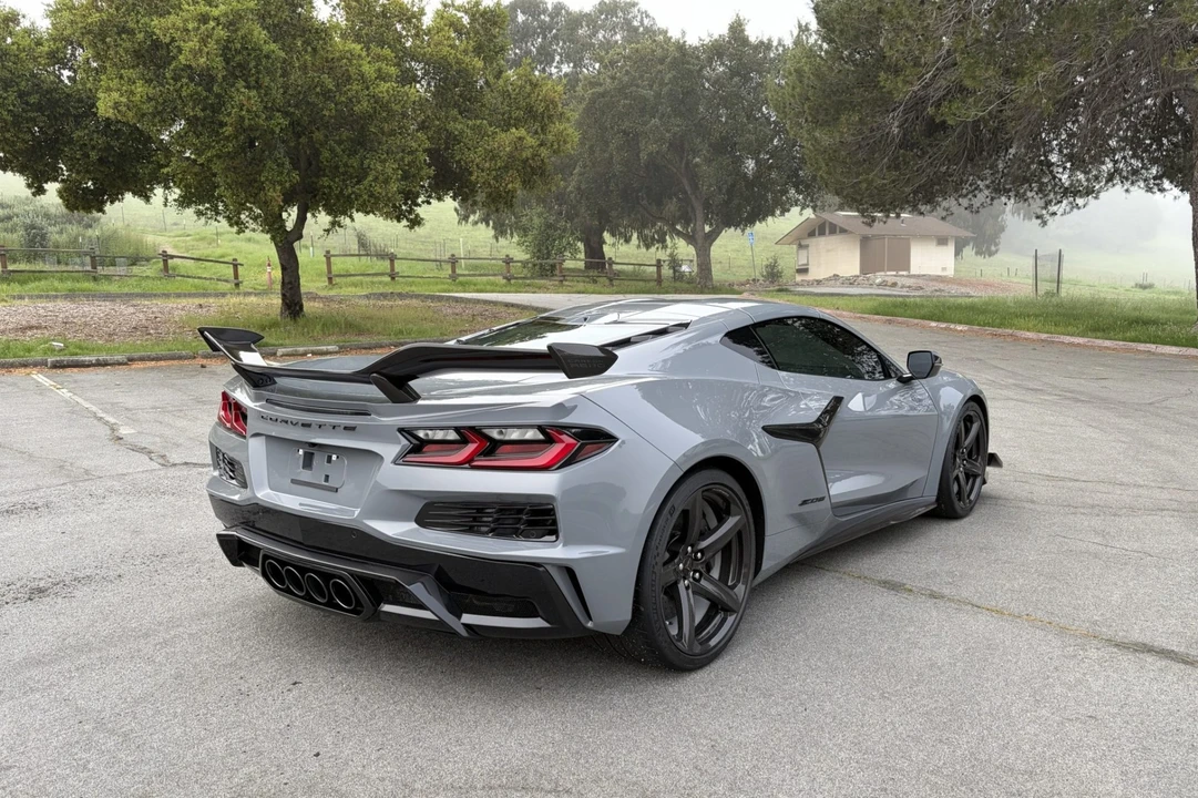 2025 Chevrolet Corvette C8 Z06 - Image 2 of 9