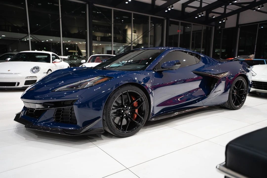 2025 Chevrolet Corvette C8 Z06 - Image 10 of 31