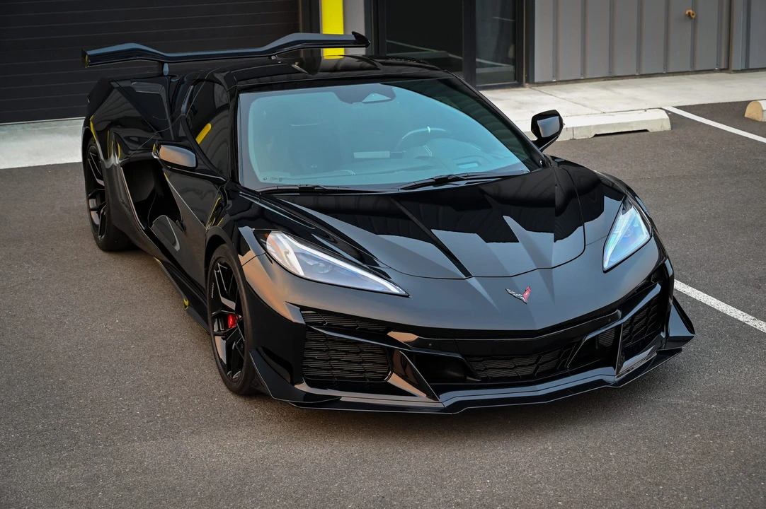 2025 Chevrolet Corvette C8 Z06 - Image 10 of 31