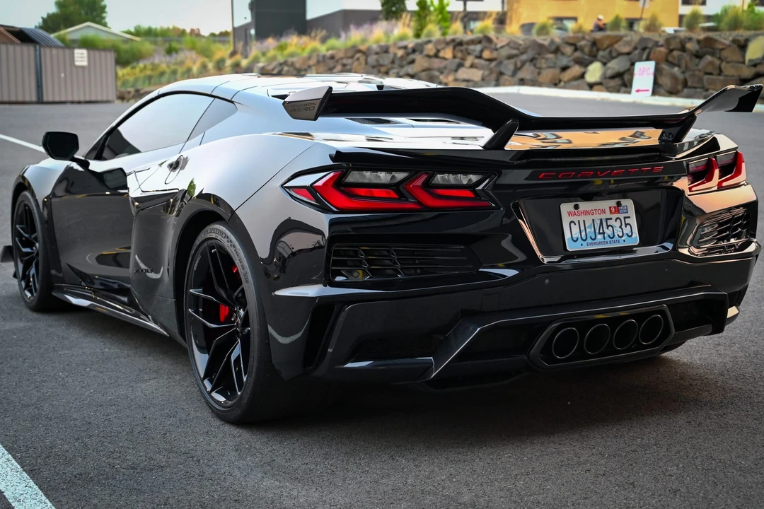 2025 Chevrolet Corvette C8 Z06 - Image 6 of 31