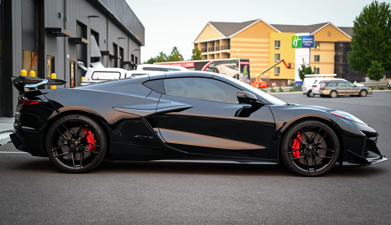 2025 Chevrolet Corvette C8 Z06 - Image 7 of 31