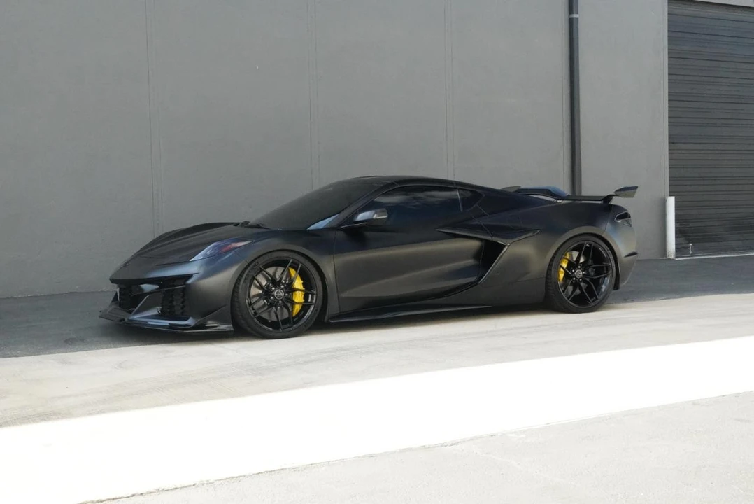 2025 Chevrolet Corvette C8 Z06 - Image 3 of 31