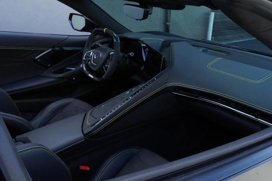 2025 Chevrolet Corvette C8 Z06 - Image 28 of 31
