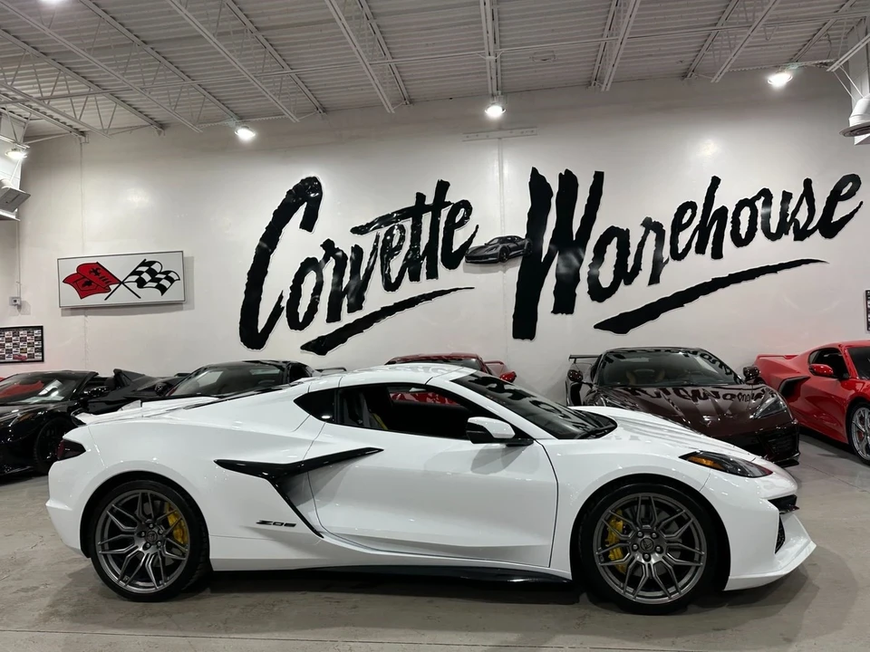 2025 Chevrolet Corvette C8 Z06 - Image 10 of 21