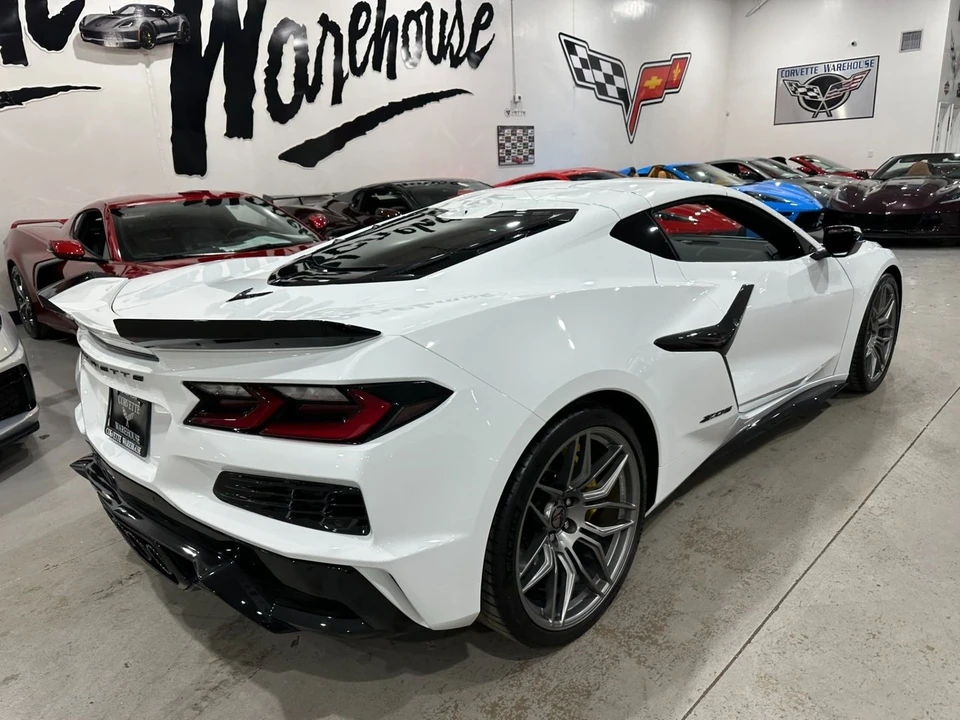 2025 Chevrolet Corvette C8 Z06 - Image 9 of 21