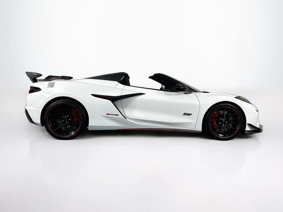 2025 Chevrolet Corvette C8 Z06 - Image 9 of 31