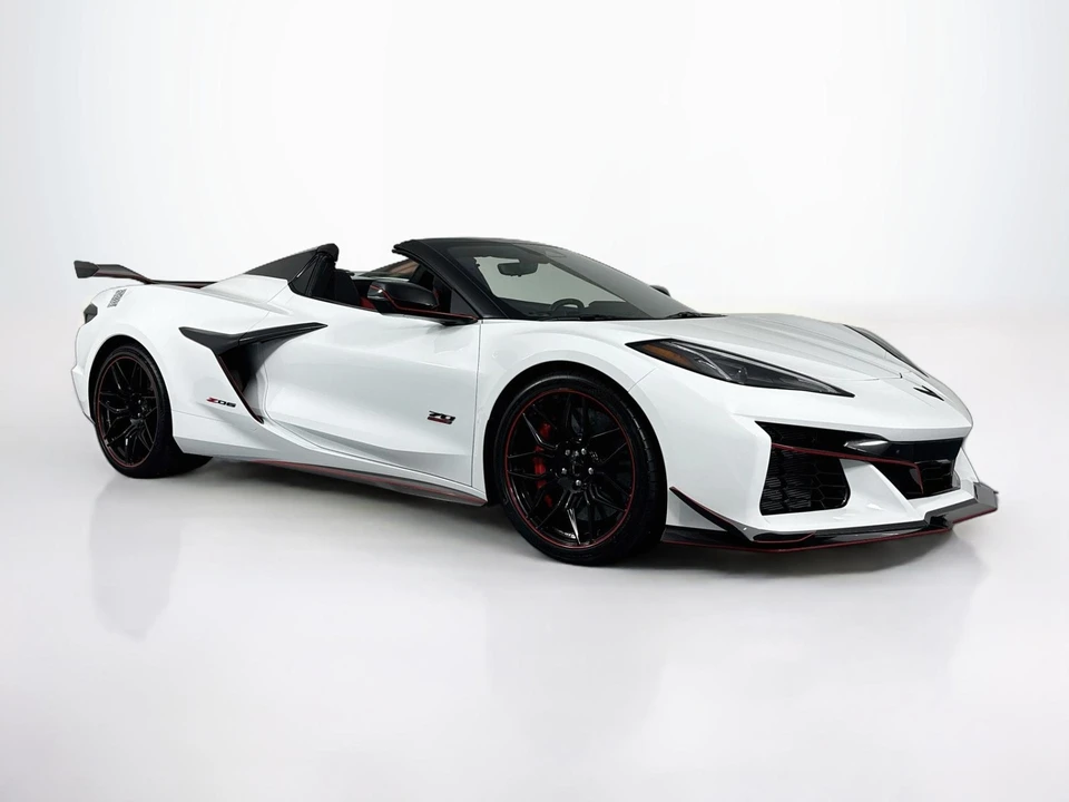 2025 Chevrolet Corvette C8 Z06 - Image 3 of 31