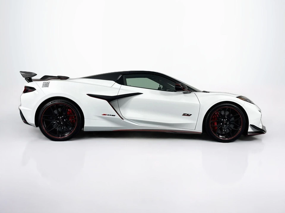 2025 Chevrolet Corvette C8 Z06 - Image 4 of 31