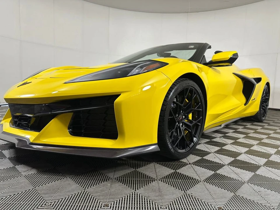 2025 Chevrolet Corvette C8 ZR1 - Image 13 of 31