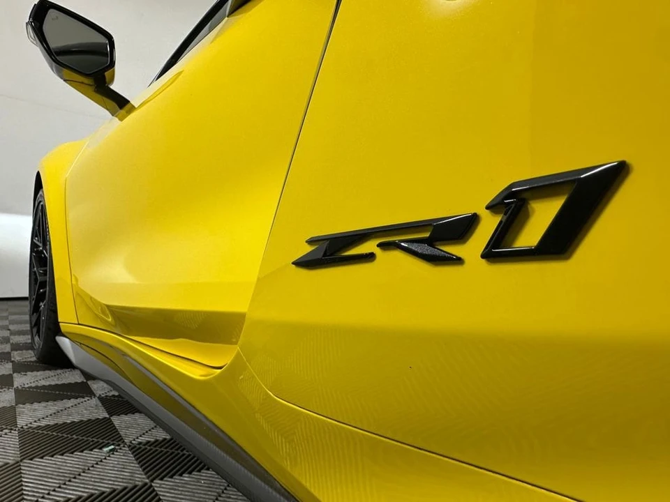 2025 Chevrolet Corvette C8 ZR1 - Image 14 of 31