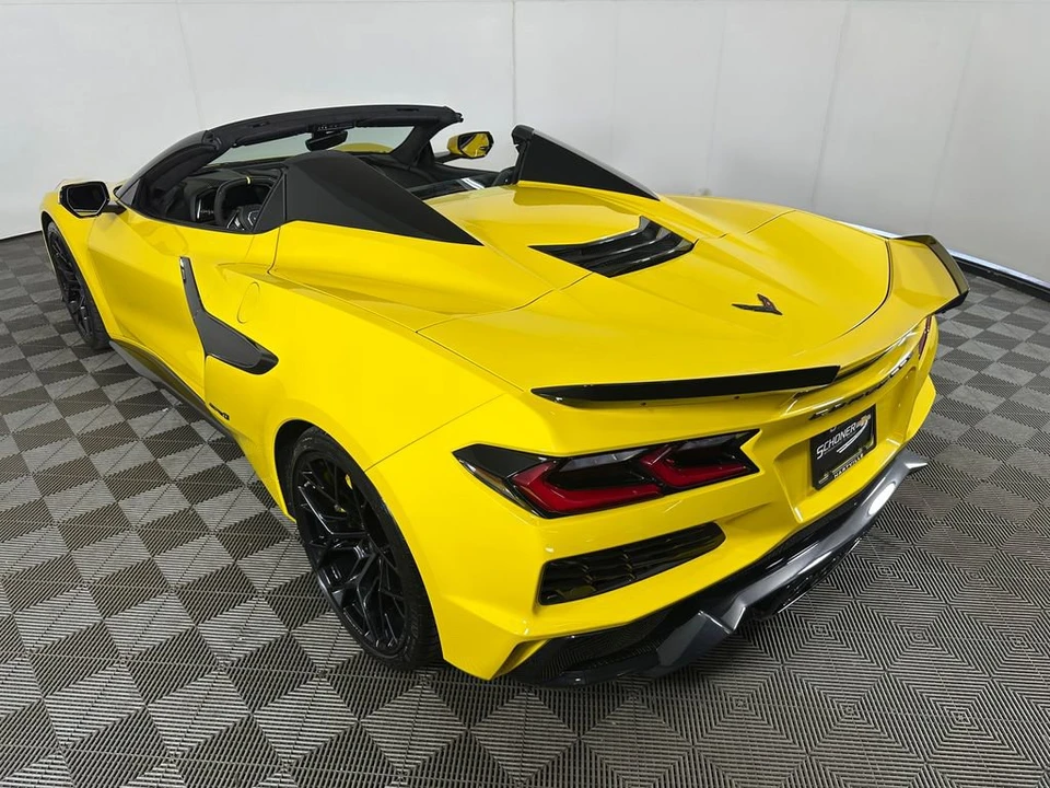 2025 Chevrolet Corvette C8 ZR1 - Image 15 of 31