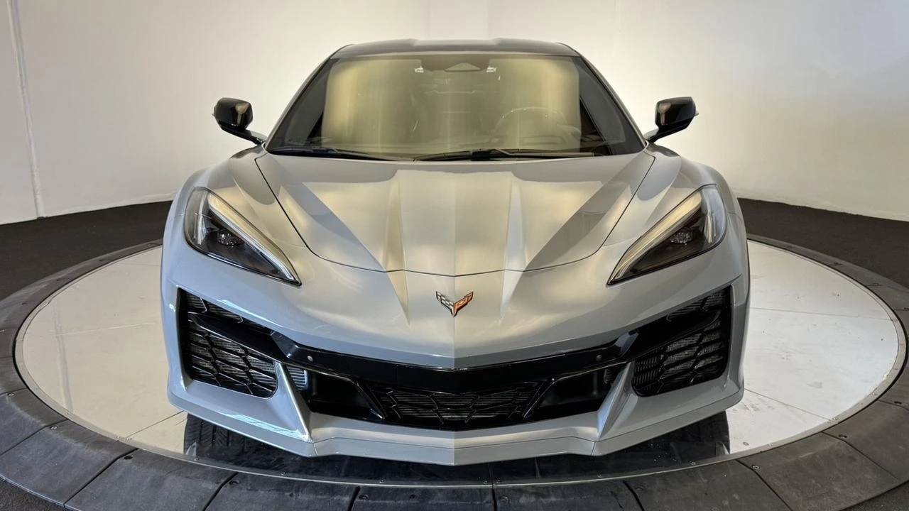 2025 Chevrolet Corvette C8 E-Ray - Image 21 of 31