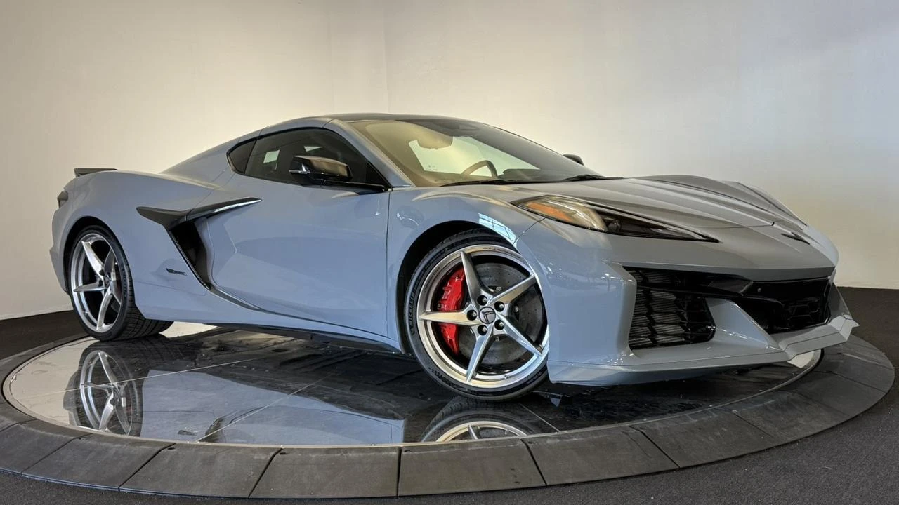 2025 Chevrolet Corvette C8 E-Ray - Image 3 of 31