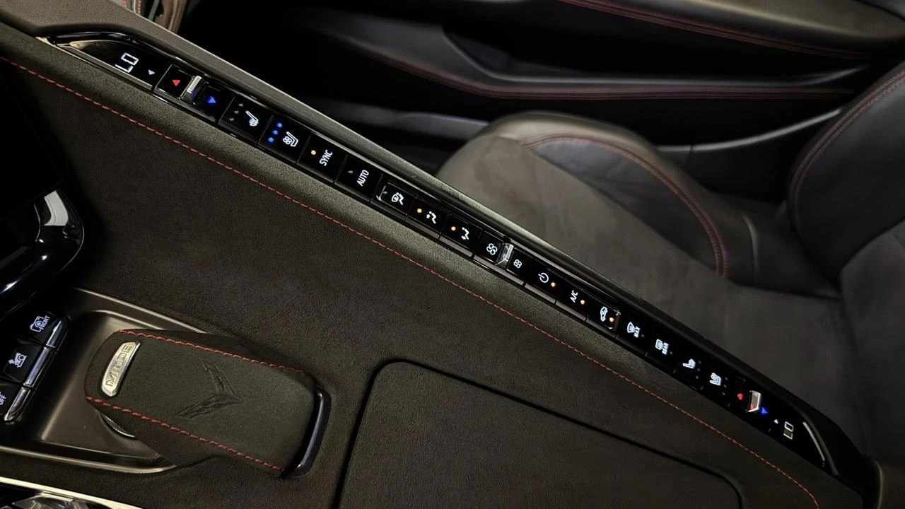 2025 Chevrolet Corvette C8 E-Ray - Image 10 of 31