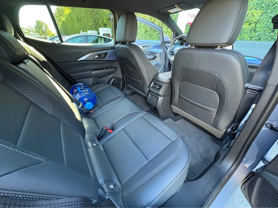 2025 Chevrolet Equinox - Image 12 of 18