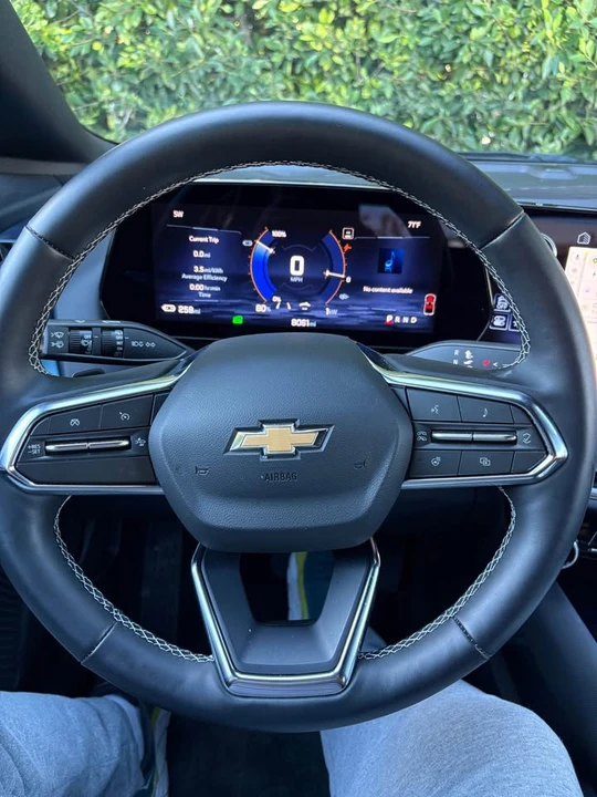 2025 Chevrolet Equinox - Image 9 of 18