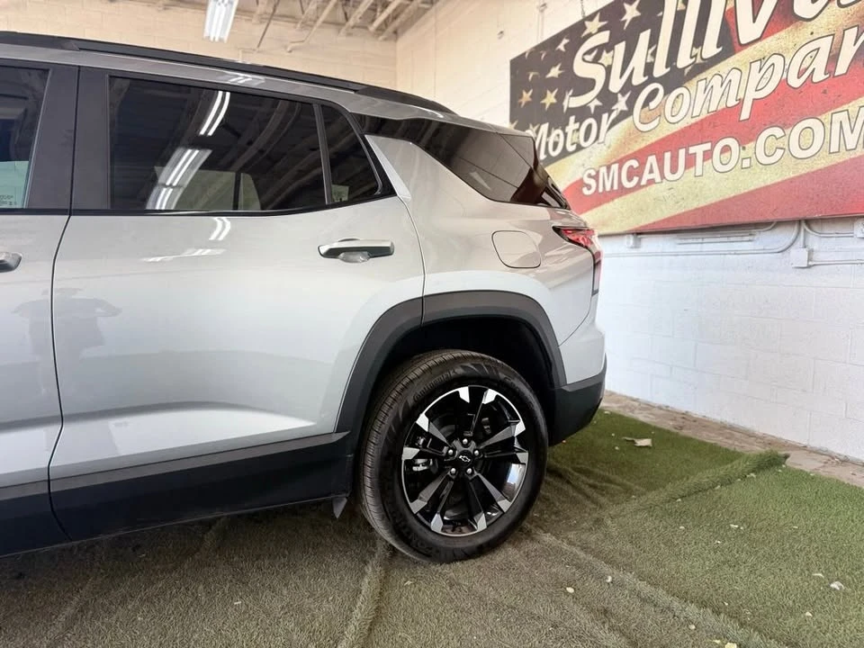2025 Chevrolet Equinox - Image 2 of 20