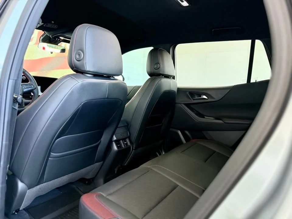 2025 Chevrolet Equinox - Image 11 of 20