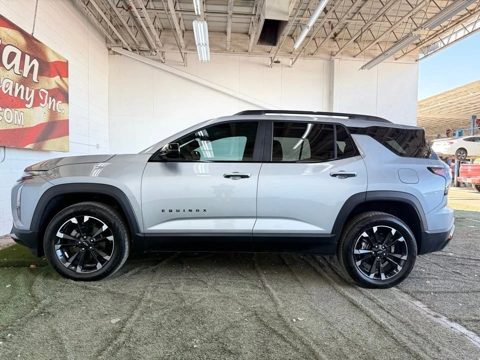 2025 Chevrolet Equinox - Image 10 of 20