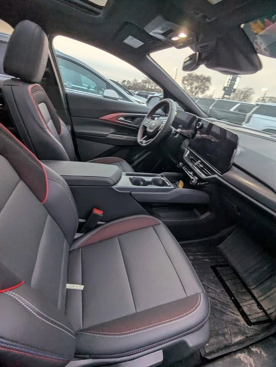 2025 Chevrolet Equinox - Image 9 of 10