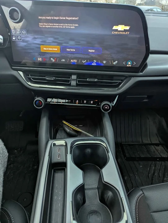 2025 Chevrolet Equinox - Image 5 of 10
