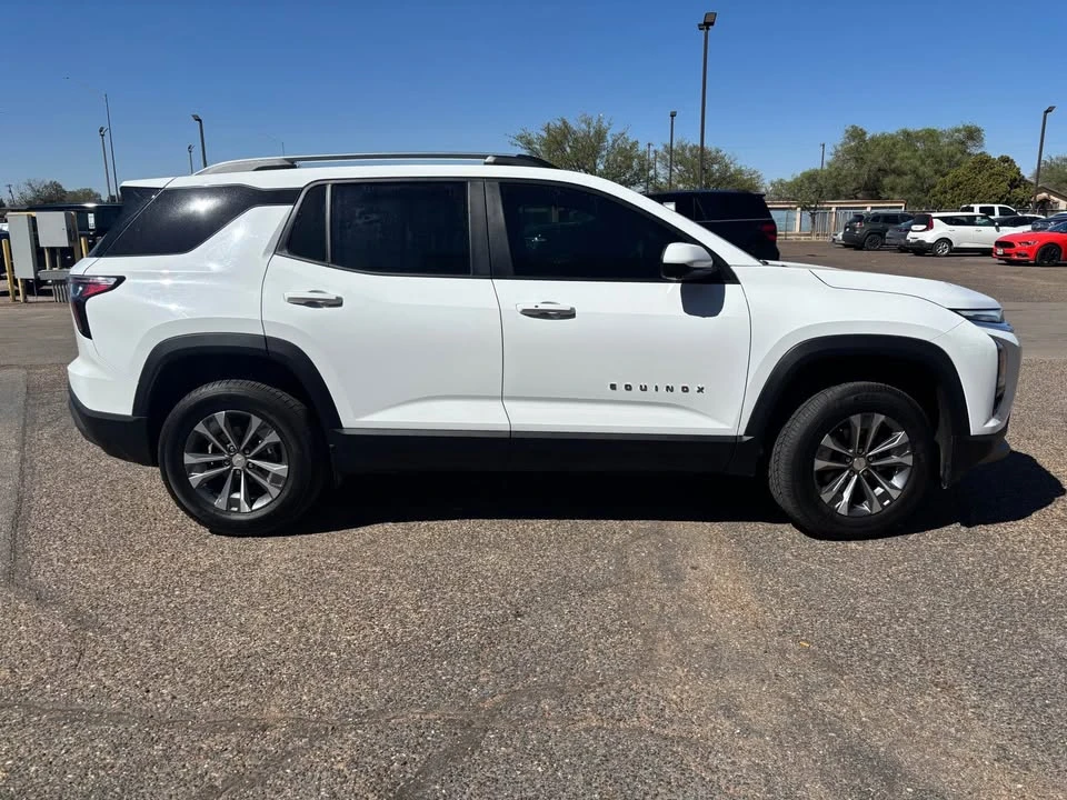 2025 Chevrolet Equinox - Image 3 of 9