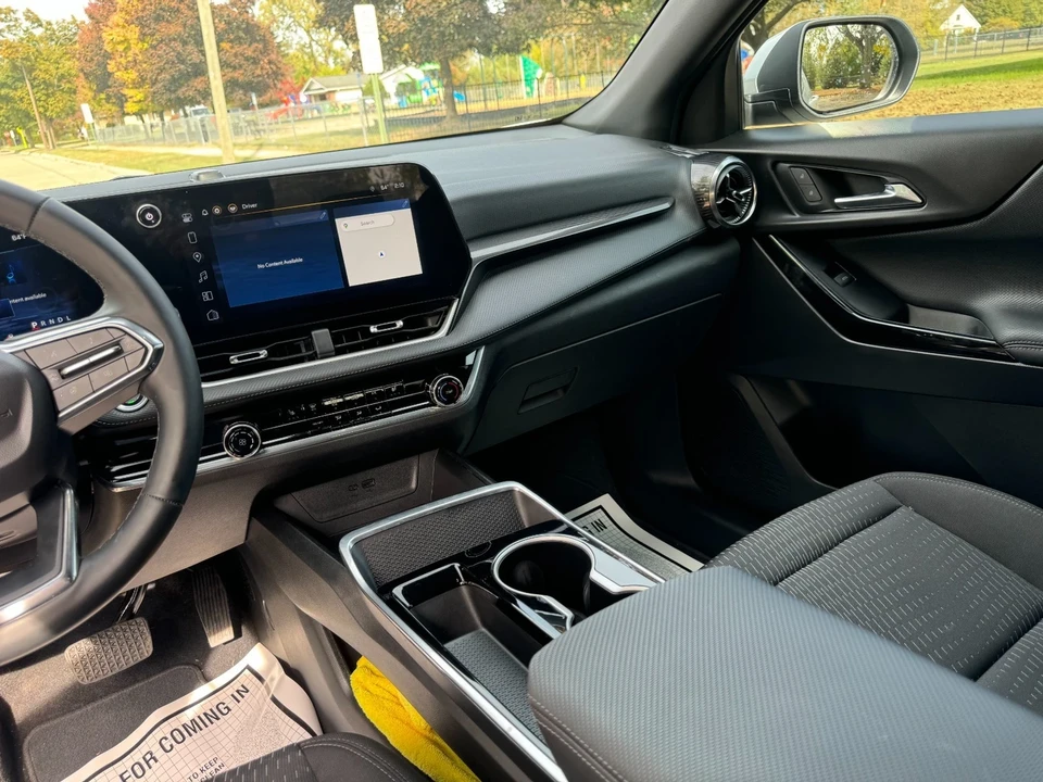 2025 Chevrolet Equinox - Image 15 of 21