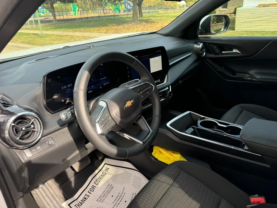 2025 Chevrolet Equinox - Image 12 of 21