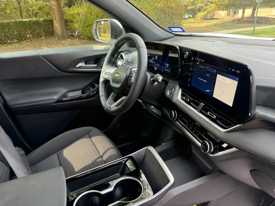 2025 Chevrolet Equinox - Image 20 of 21
