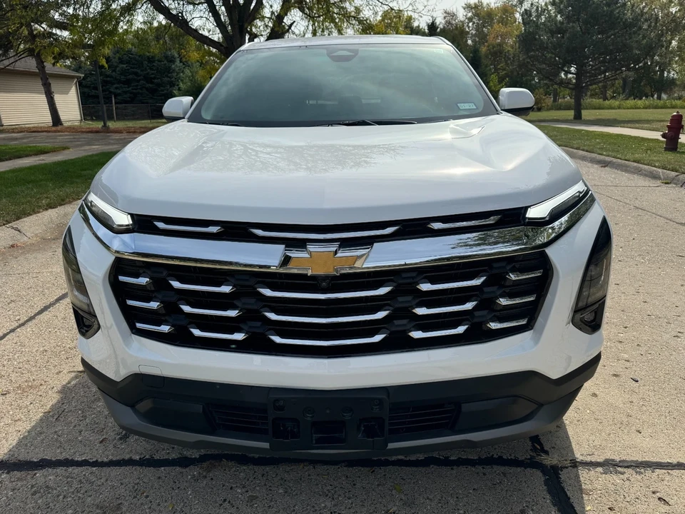 2025 Chevrolet Equinox - Image 9 of 21