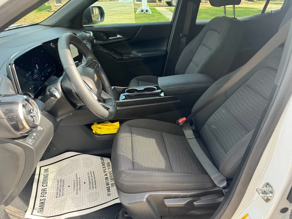 2025 Chevrolet Equinox - Image 11 of 21