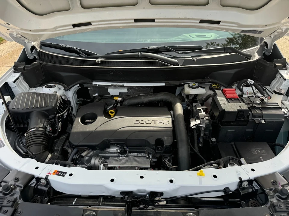 2025 Chevrolet Equinox - Image 10 of 21