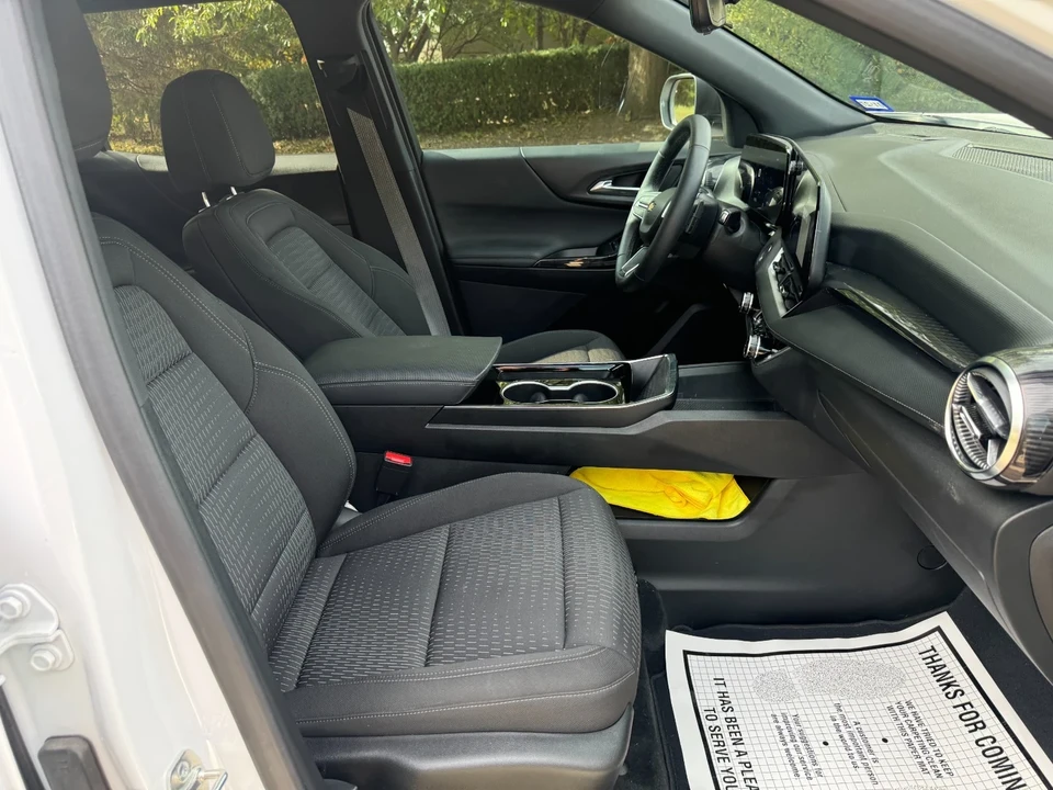 2025 Chevrolet Equinox - Image 18 of 21