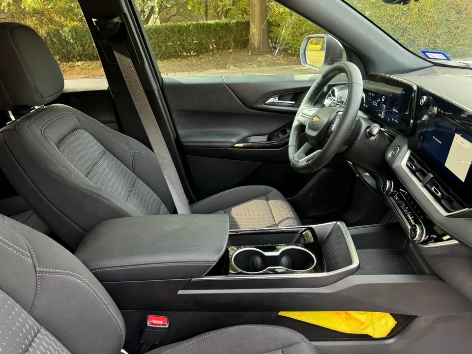 2025 Chevrolet Equinox - Image 19 of 21