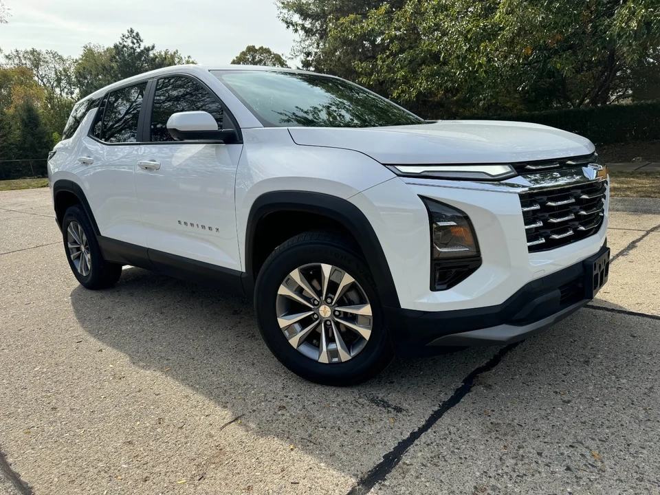 2025 Chevrolet Equinox - Image 2 of 21