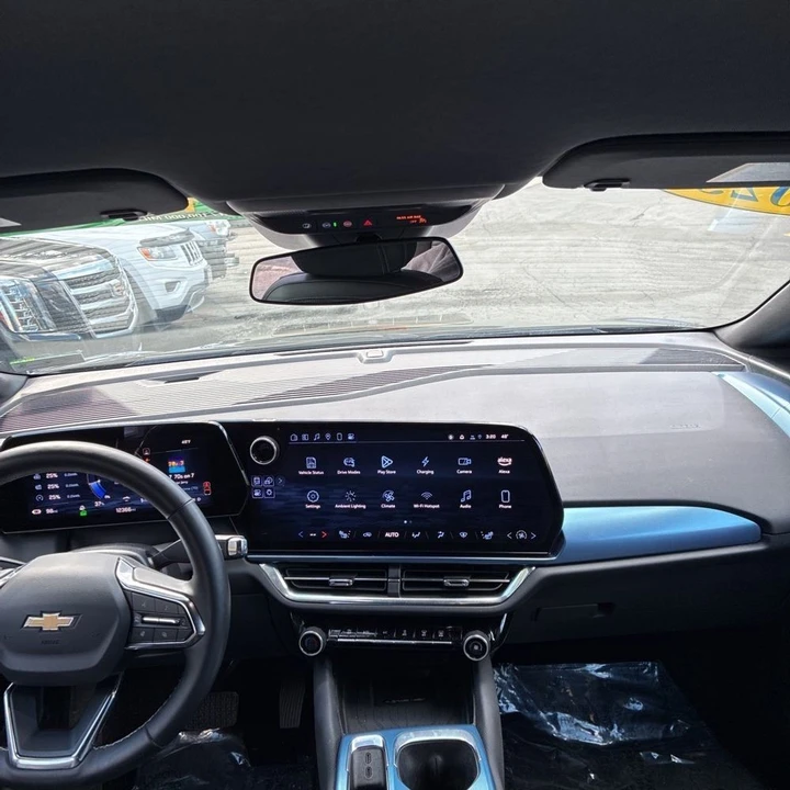 2025 Chevrolet Equinox - Image 17 of 21