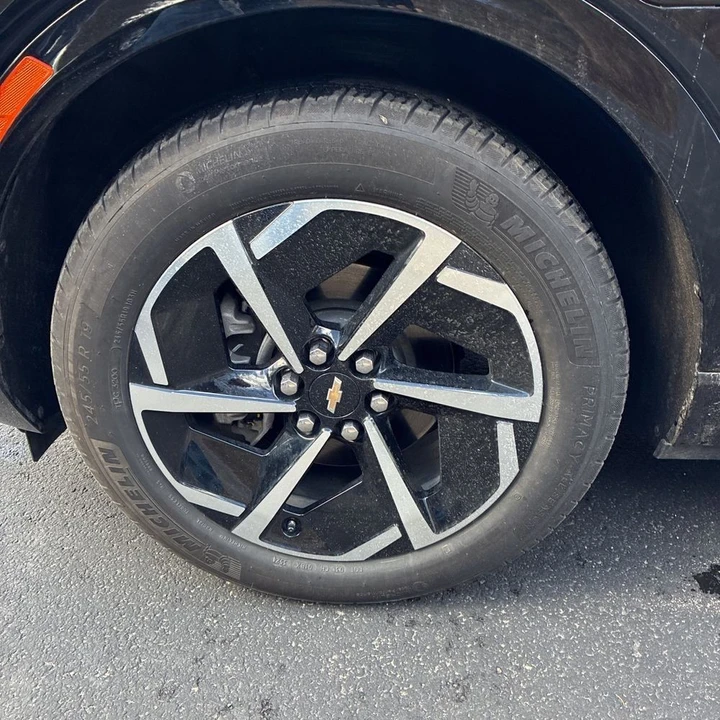 2025 Chevrolet Equinox - Image 11 of 21