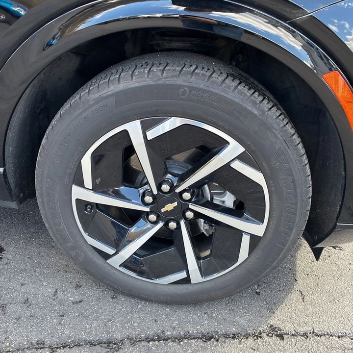2025 Chevrolet Equinox - Image 14 of 21