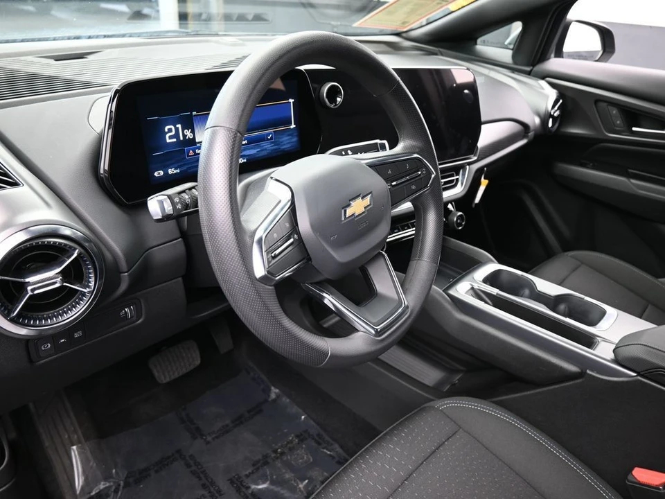 2025 Chevrolet Equinox - Image 10 of 12